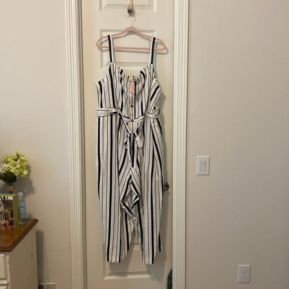 NWT Black and White Striped Romper - Picture 1 of 6